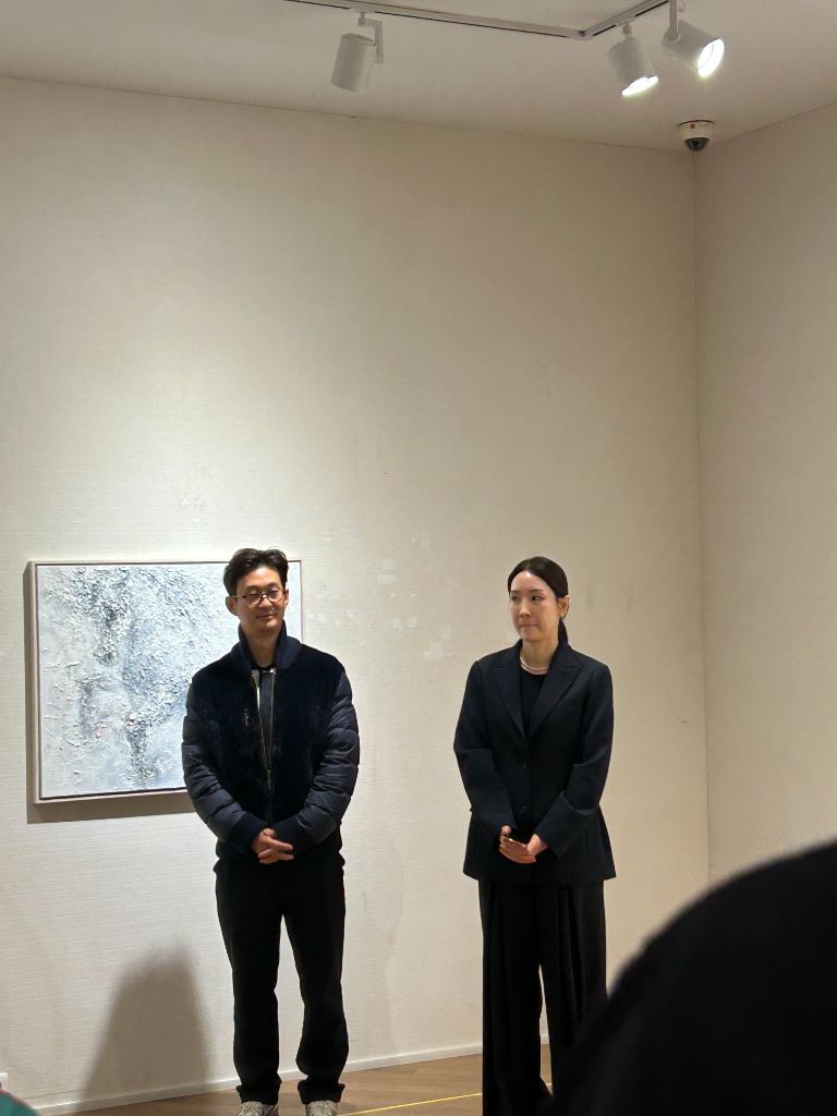 오프닝 당일의 전시장